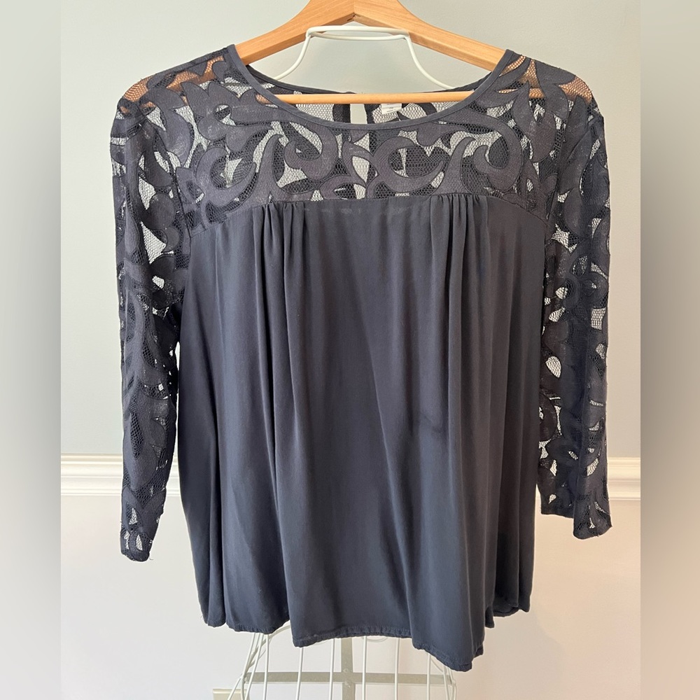 Old Navy Lace and Pleated blouse.  XL.  Great Condition